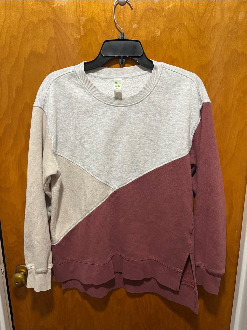 GreenTea Tri-Tone Diagonal Crewneck - Mauve, Light Gray & Cream